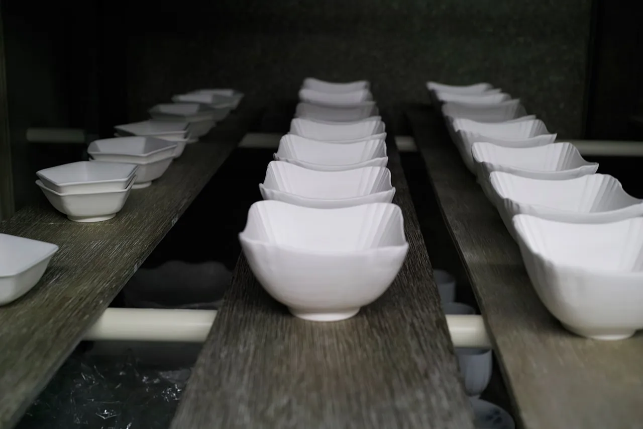 白磁・染付 舛田直子 菅ノ谷窯(すがのたにがま)